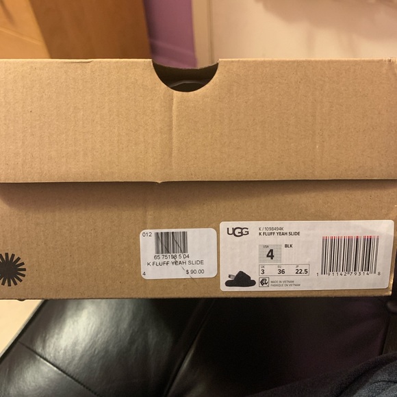 Black Ugg’s fluffy slides never before worn ! - Picture 4 of 5